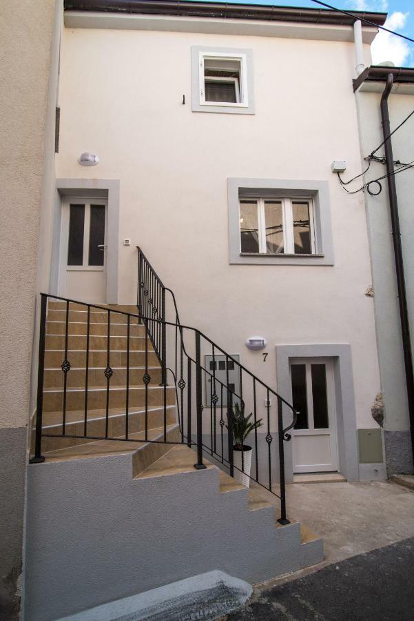 Apartments Tara Vrbnik Exterior foto